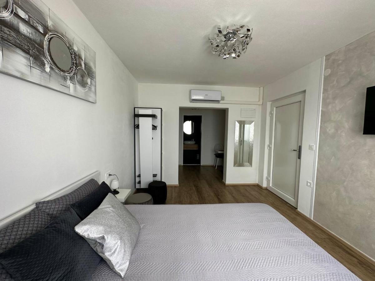 Apartmaji Meli Pu Izola Exterior photo