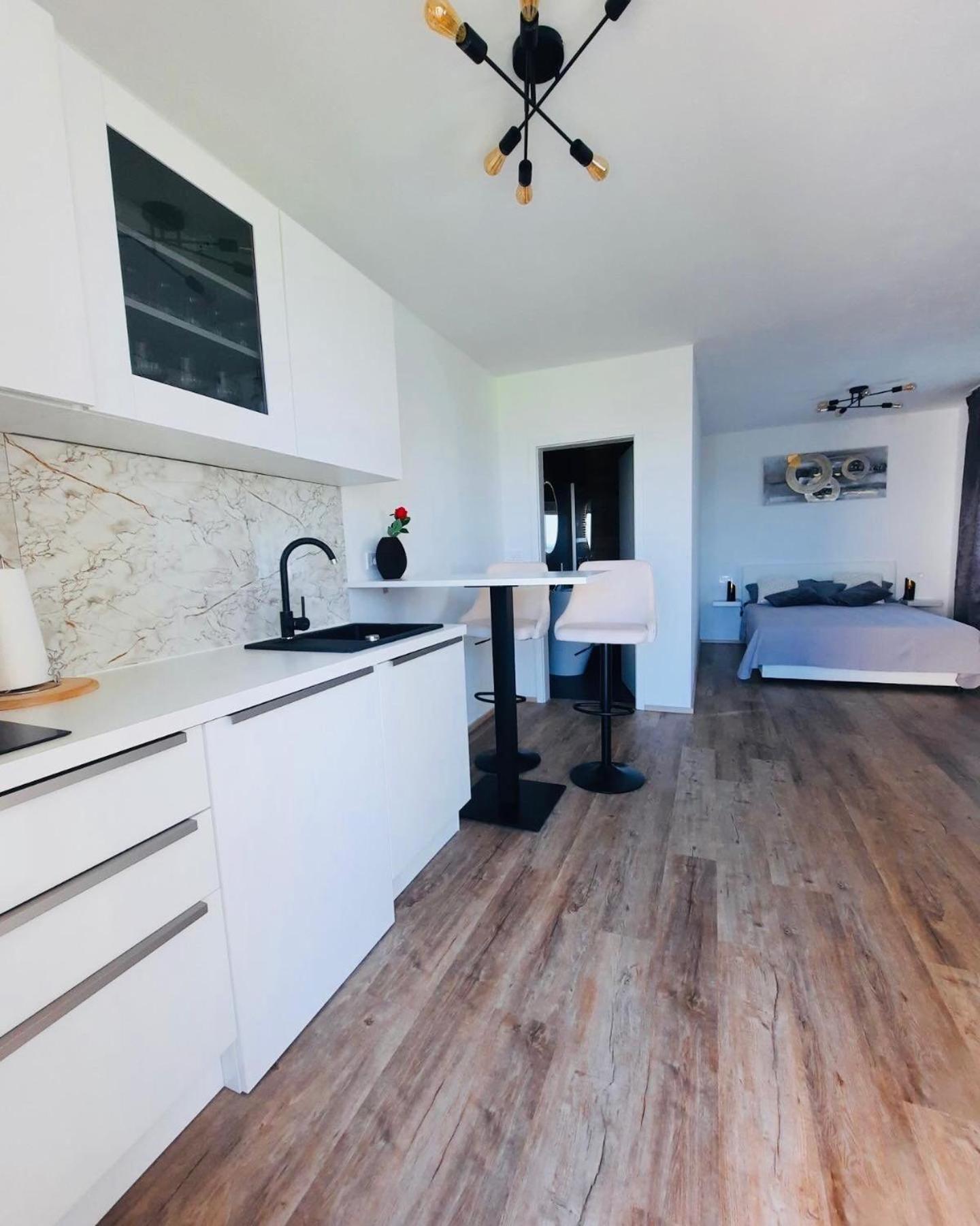 Apartmaji Meli Pu Izola Exterior photo