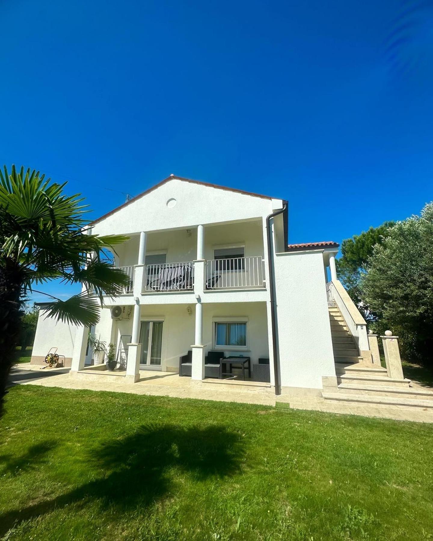 Apartmaji Meli Pu Izola Exterior photo