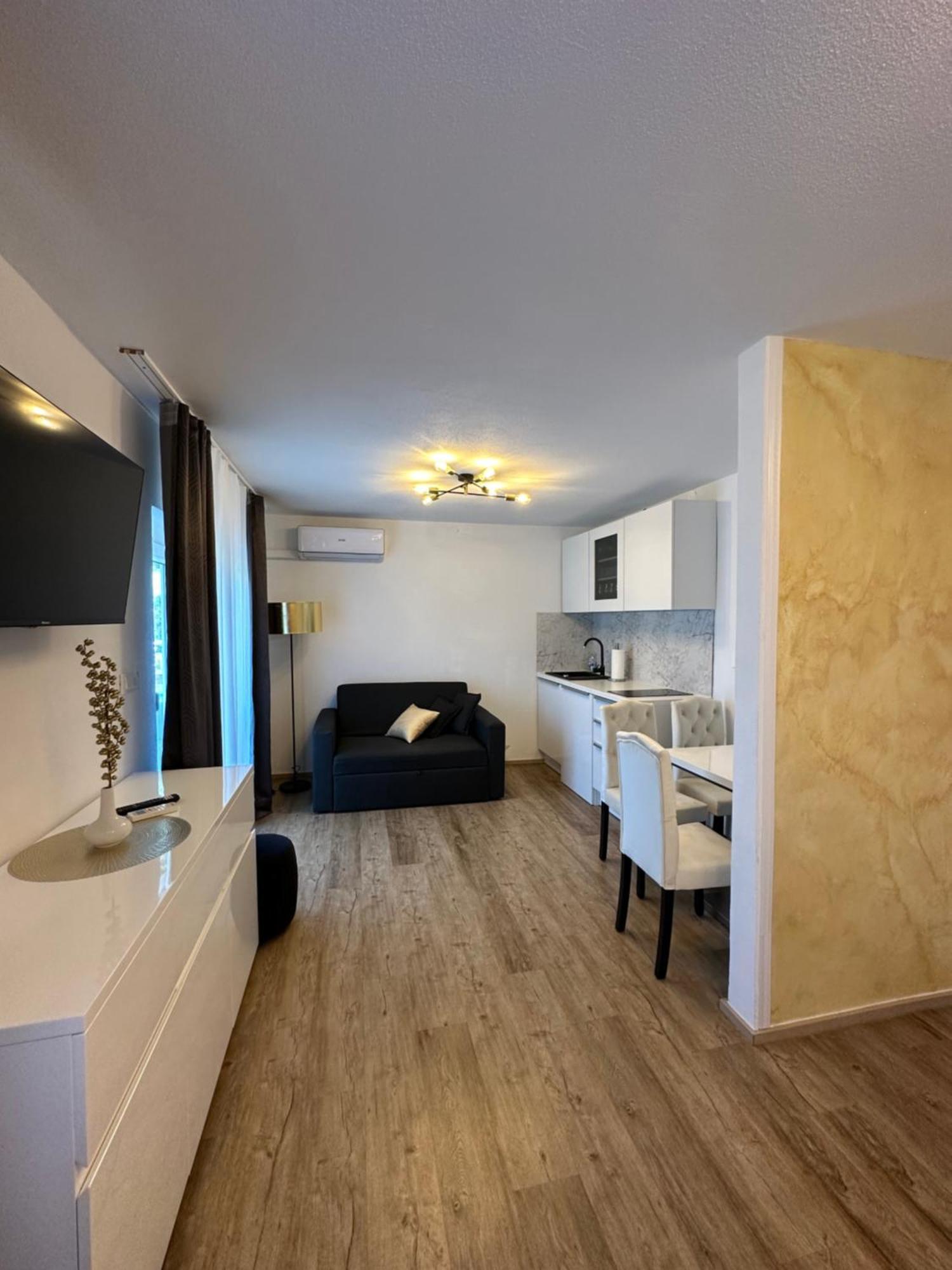 Apartmaji Meli Pu Izola Exterior photo