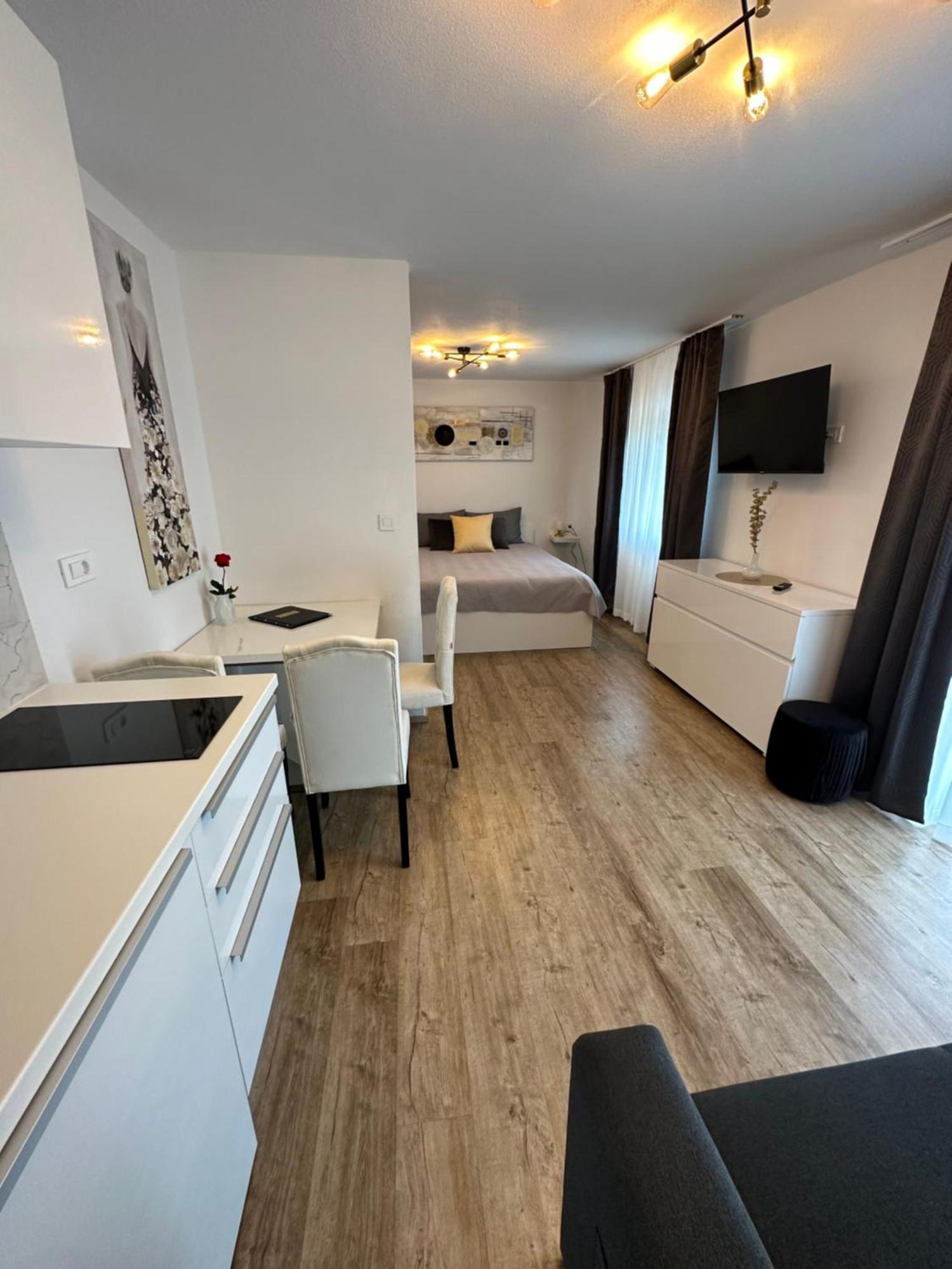 Apartmaji Meli Pu Izola Exterior photo